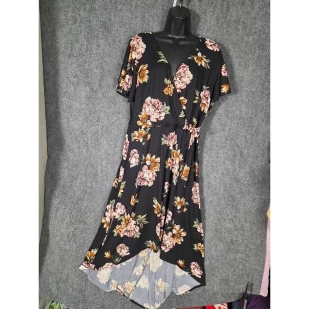 Fortune + Ivy Womens 1X Black Floral Faux Wrap High Low Midi Dress Short Sleeve